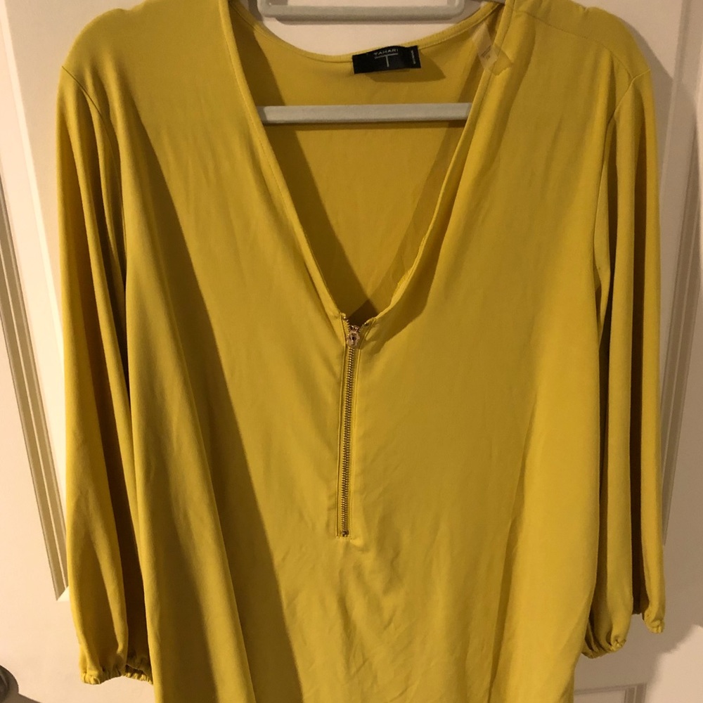 Tahari 2XL zip front blouse